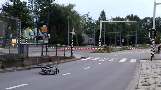 Politie doet onderzoek op plek van dodelijk ongeval in Schiedam