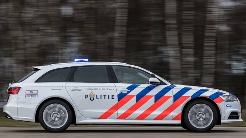 Politie deelt dertig boetes uit aan deelnemers Rotterdamse trouwstoet