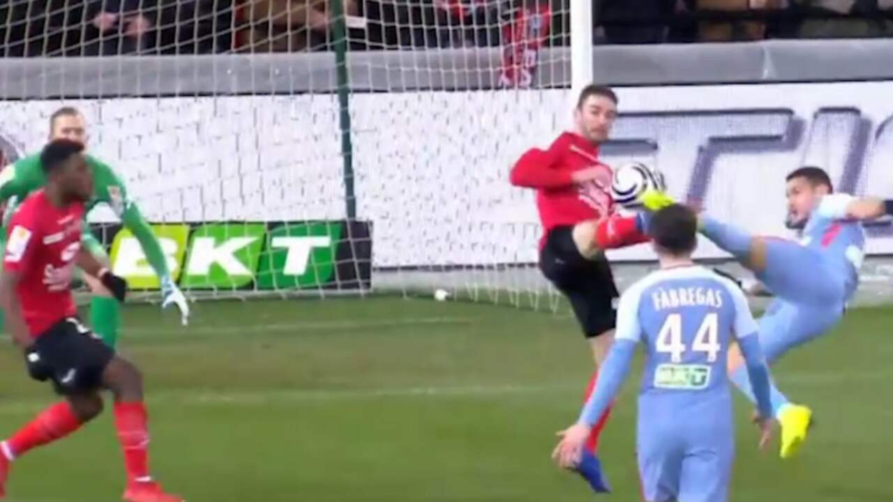 Beeld uit video: Middenvelder AS Monaco scoort met halve omhaal in Franse beker