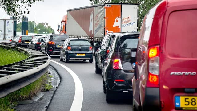 Korte tijd geen treinen tussen Helmond en Horst-Sevenum na aanrijding. Korte tijd geen treinen tussen Helmond en Horst-Sevenum na aanrijding.