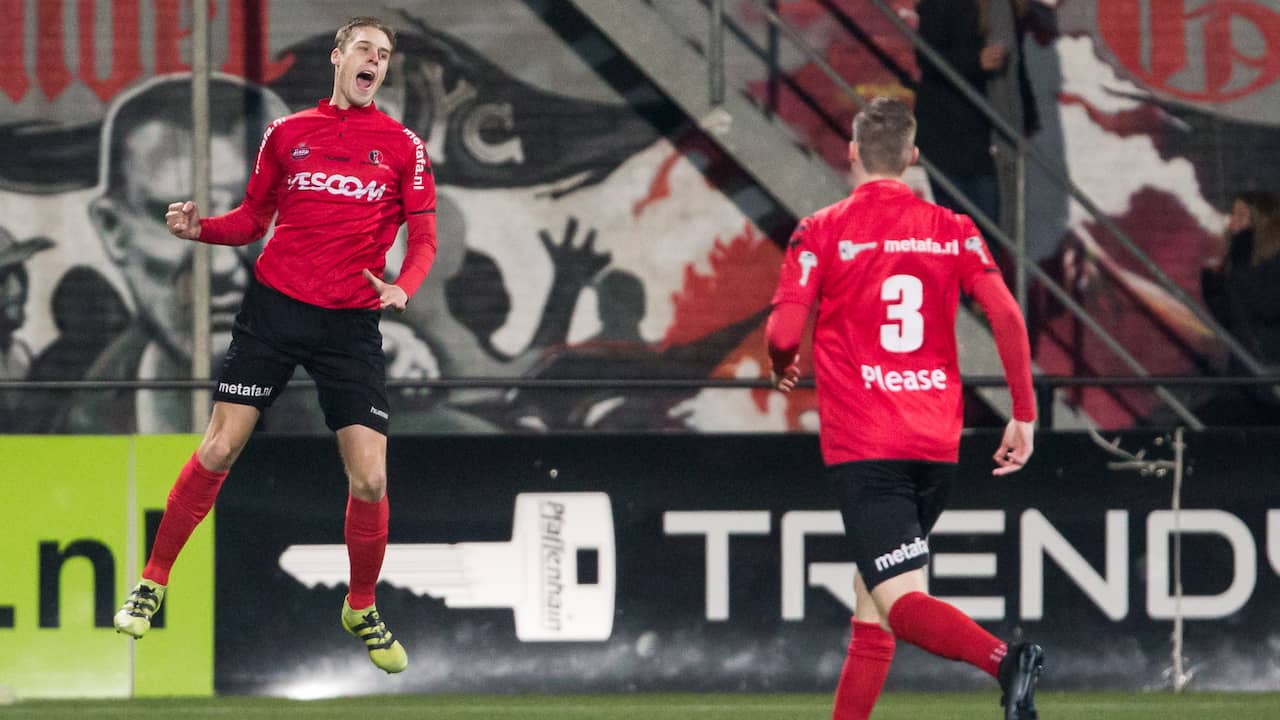 Teije ten Den maakte twee treffers voor Helmond Sport in de met 3-1 gewonnen derby tegen FC Oss.