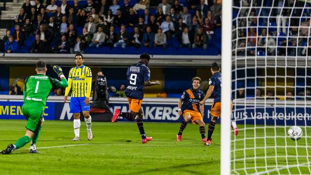 Kwasi Wriedt opende de score in Waalwijk.