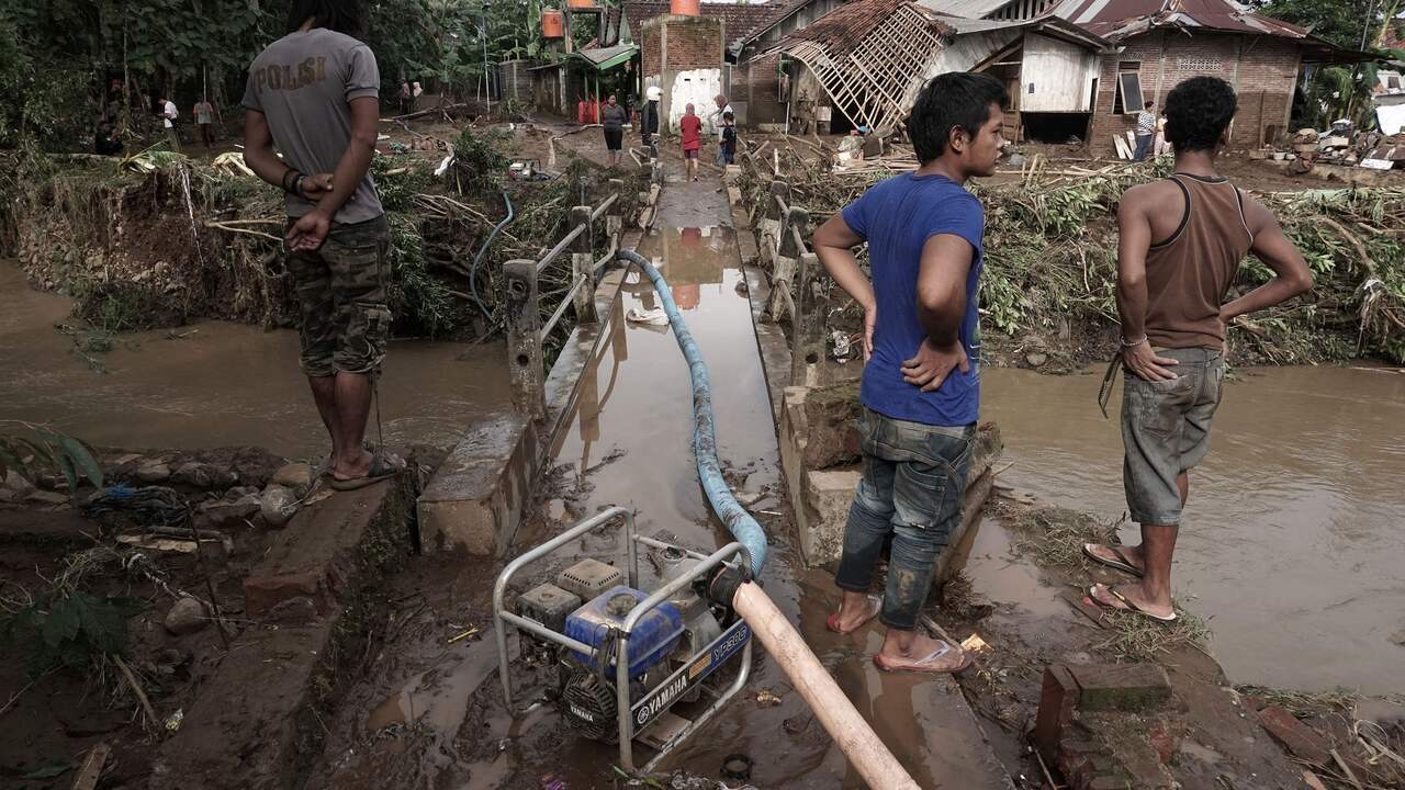 Beeld uit video: Tientallen doden bij overstromingen Indonesië in juni vorig jaar