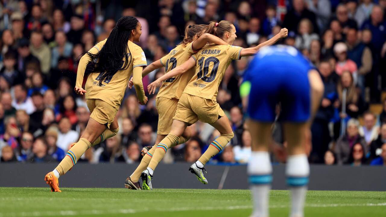 FC Barcelona deelt eerste tik uit aan Chelsea in halve finales CL Vrouwen Voetbal NU.nl