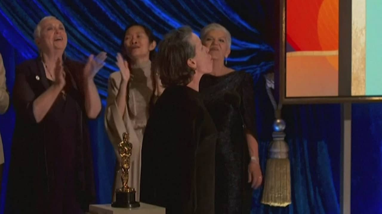 Beeld uit video: Oscars 2021: historische winnaars, seksgrap en wolvengehuil