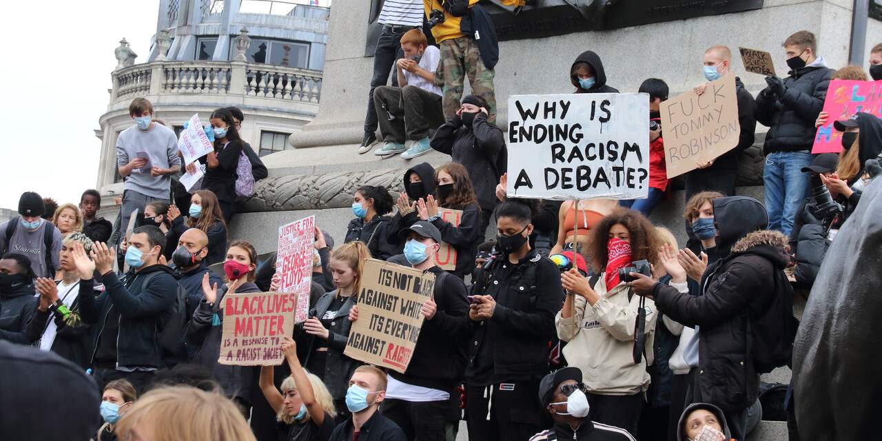 Britse premier Johnson veroordeelt 'racistisch geweld' bij protest in Londen