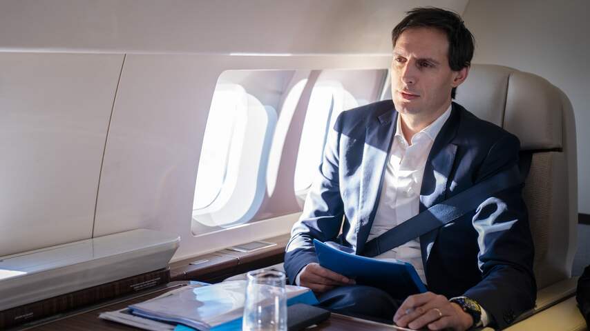 Hoekstra moet in China enorme belangen afwegen tegen waslijst aan kritiek