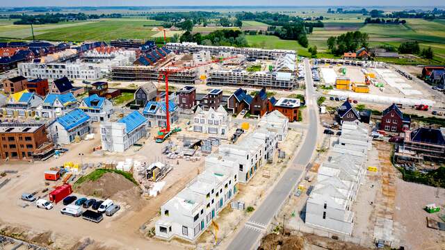 De regering geeft de komende 10 jaar 1 miljard euro extra uit om huizen te bouwen.