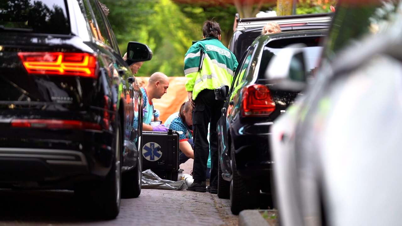 Beeld uit video: Man doodgestoken in Vlaardingen, verdachte gewond naar het ziekenhuis