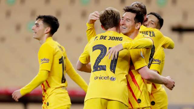 Vreugde bij Frenkie de Jong en Lionel Messi tijdens de finale van de Copa de Rey.