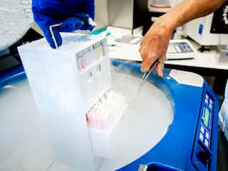 Vrouwen mogelijk bevrucht met zaadcellen verkeerde man na fout ivf-lab