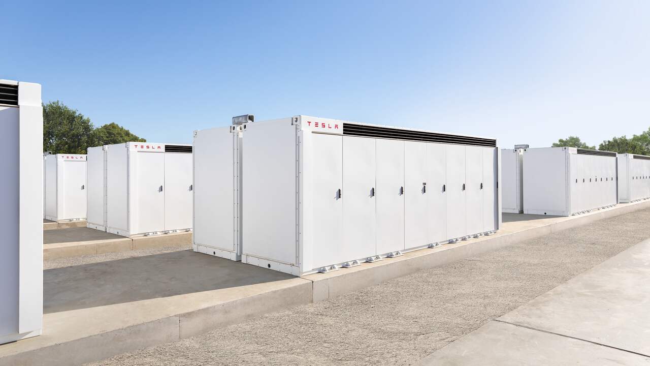 Tesla construit une grande usine de batteries en Chine Économie