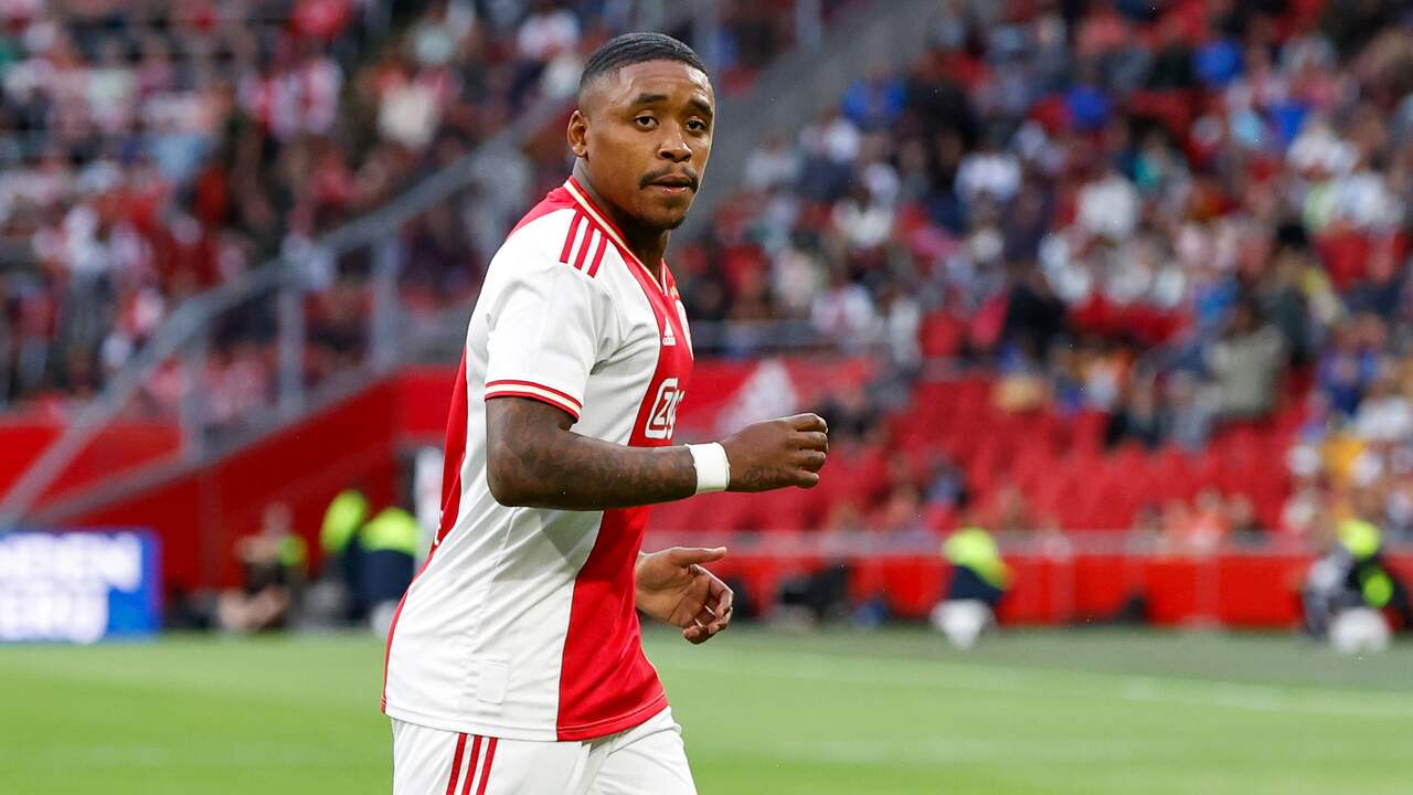 Steven Bergwijn was al trefzeker voor Ajax in het met 3-5 verloren duel met PSV om de Johan Cruijff Schaal.