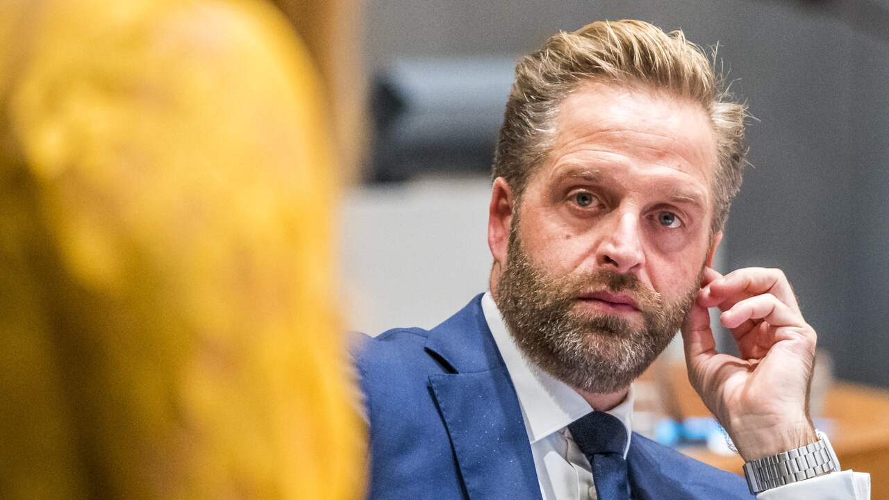 Beeld uit video: Waarom komst De Jonge naar mondkapjesdealdebat ongebruikelijk is