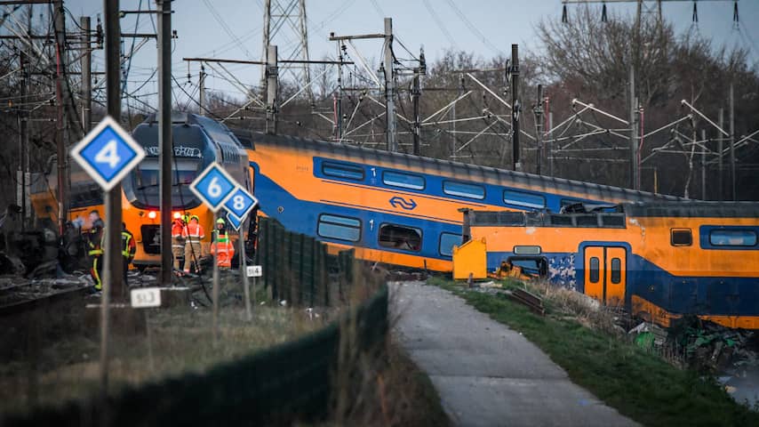 In beeld | Het ernstige treinongeluk bij Voorschoten in zeven fotos.