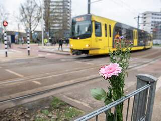 Utrecht een dag na de aanslag: Vlaggen halfstok en bloemen
