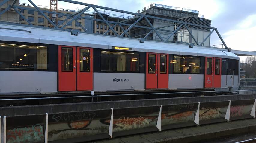 Metroverkeer Amsterdam opnieuw stilgelegd door storing