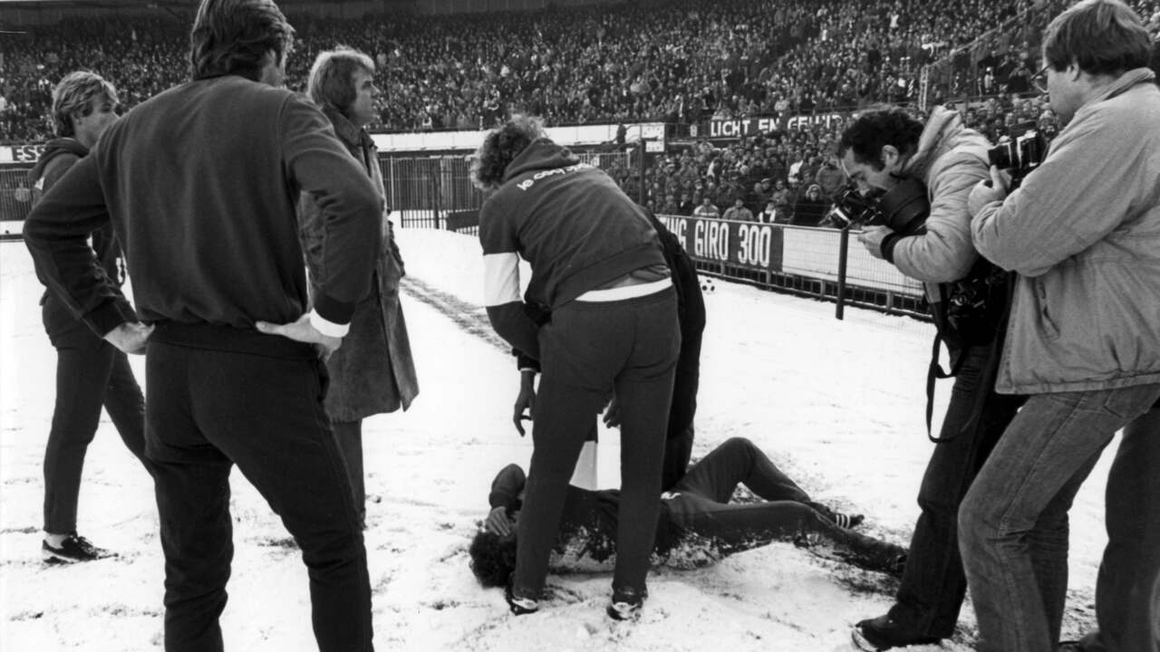 Wim Jansen werd voor de Klassieker van 1980 getroffen door een ijsbal.