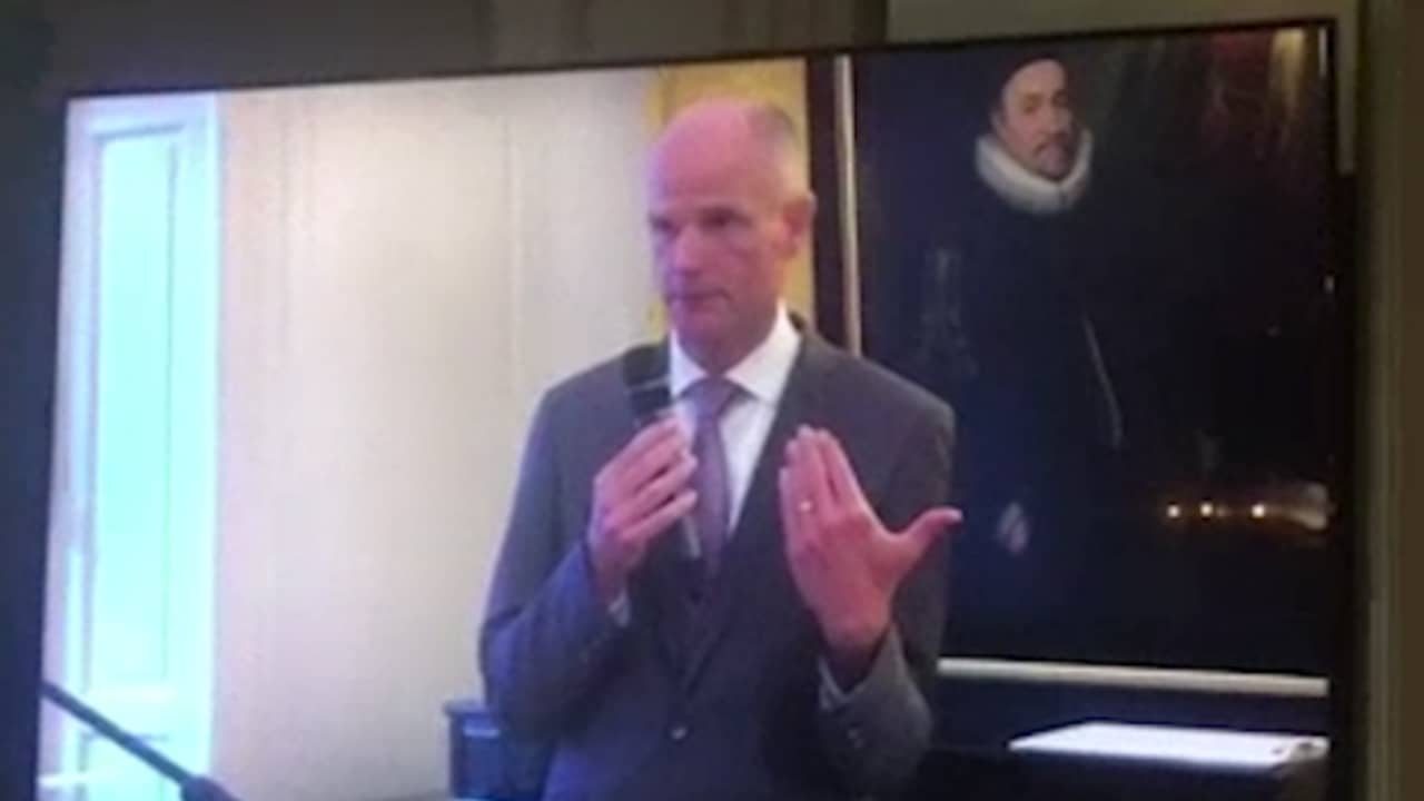 Beeld uit video: Minister Blok uit onvrede over multiculturaliteit in gelekte video