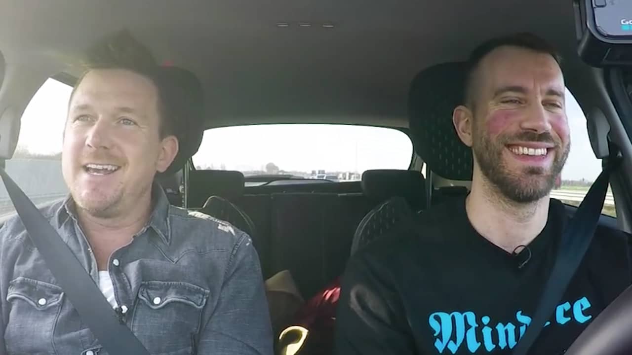 Beeld uit video: In de auto met Johnny de Mol: 'Mijn vader heeft geen gunfactor'