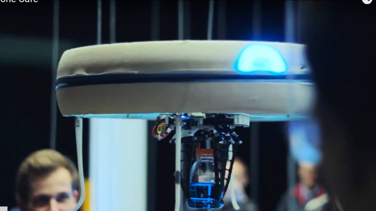 Drones serveren drankjes op TU Eindhoven