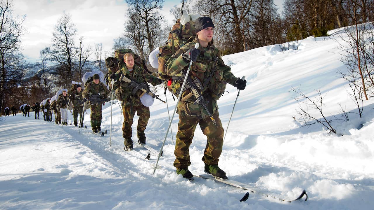 Militært personell er ikke pålagt å personlig kjøpe treningstøy i Politisk Norge
