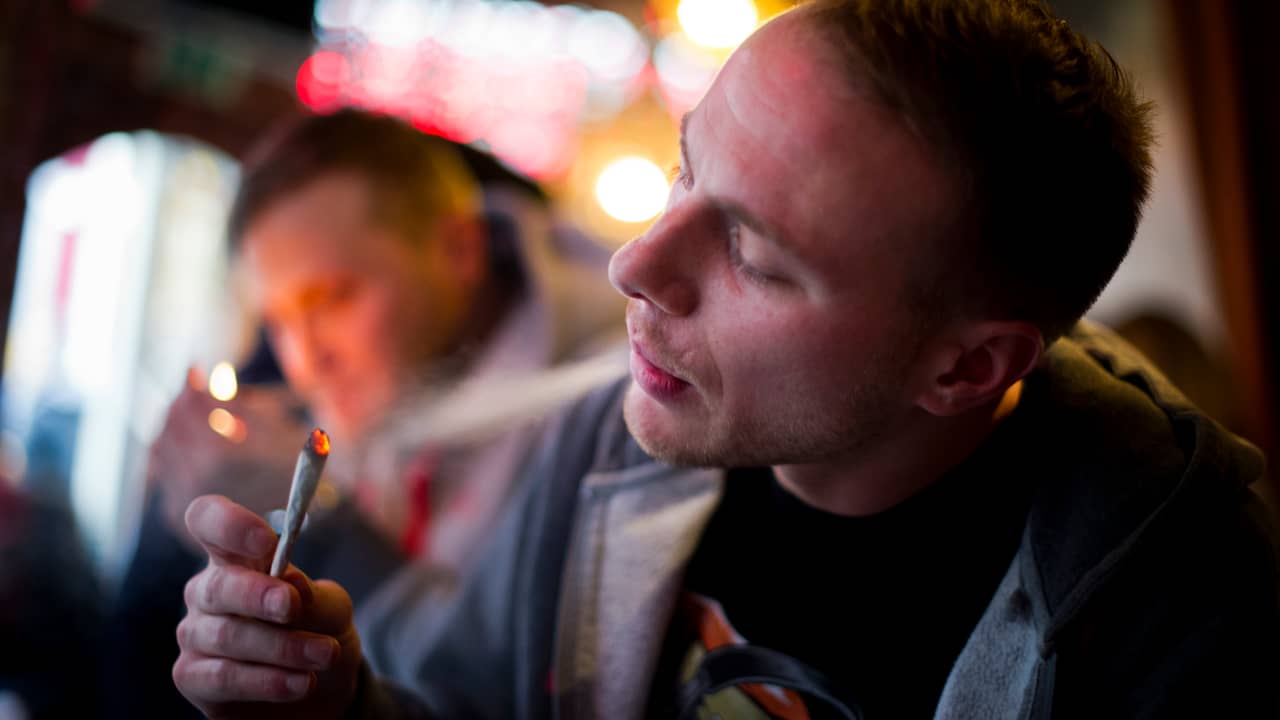 From mid-May you are no longer allowed to smoke weed in the old city center of Amsterdam |  General