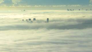 Australische stad Sydney gehuld in deken van mist