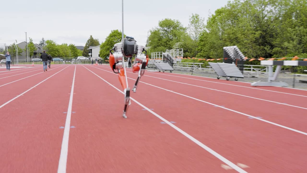 Beeld uit video: Amerikaanse robot loopt 100 meter in recordtijd