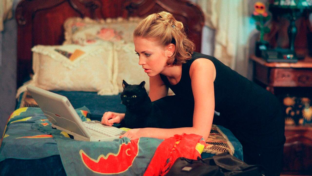 The Controversial Maxim Photoshoot that Almost Ended Melissa Joan Hart’s Role in Sabrina, the Teenage Witch