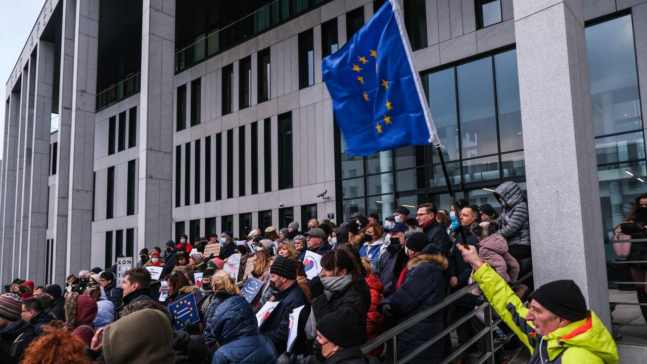 Europese Rechters Klagen EU Aan Voor Goedkeuren Coronaherstelplan Polen ...