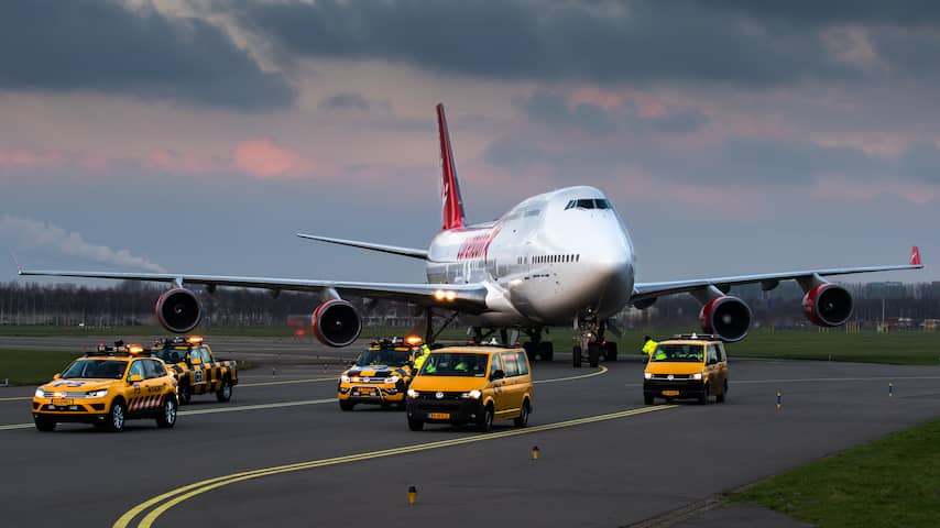 Corendon vervoert Boeing 747 van Schiphol via snelweg naar Badhoevedorp