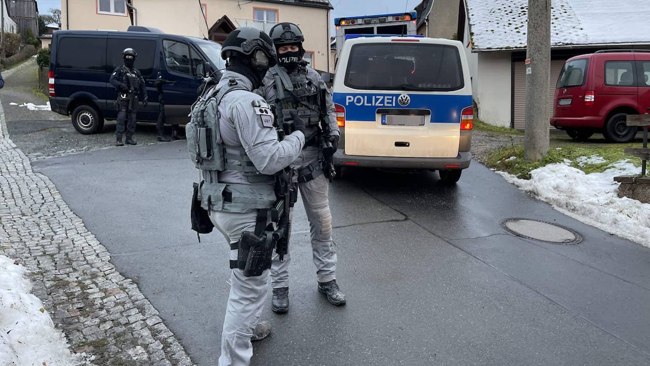 55 Personen nun verdächtigt, an der Vorbereitung eines Staatsstreichs in Deutschland beteiligt gewesen zu sein |  Im Ausland