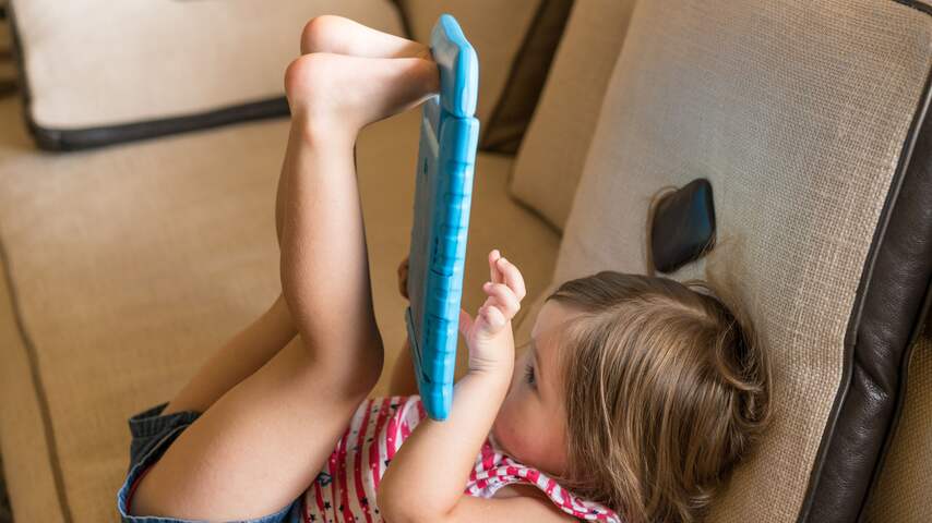 Meisje met tablet
