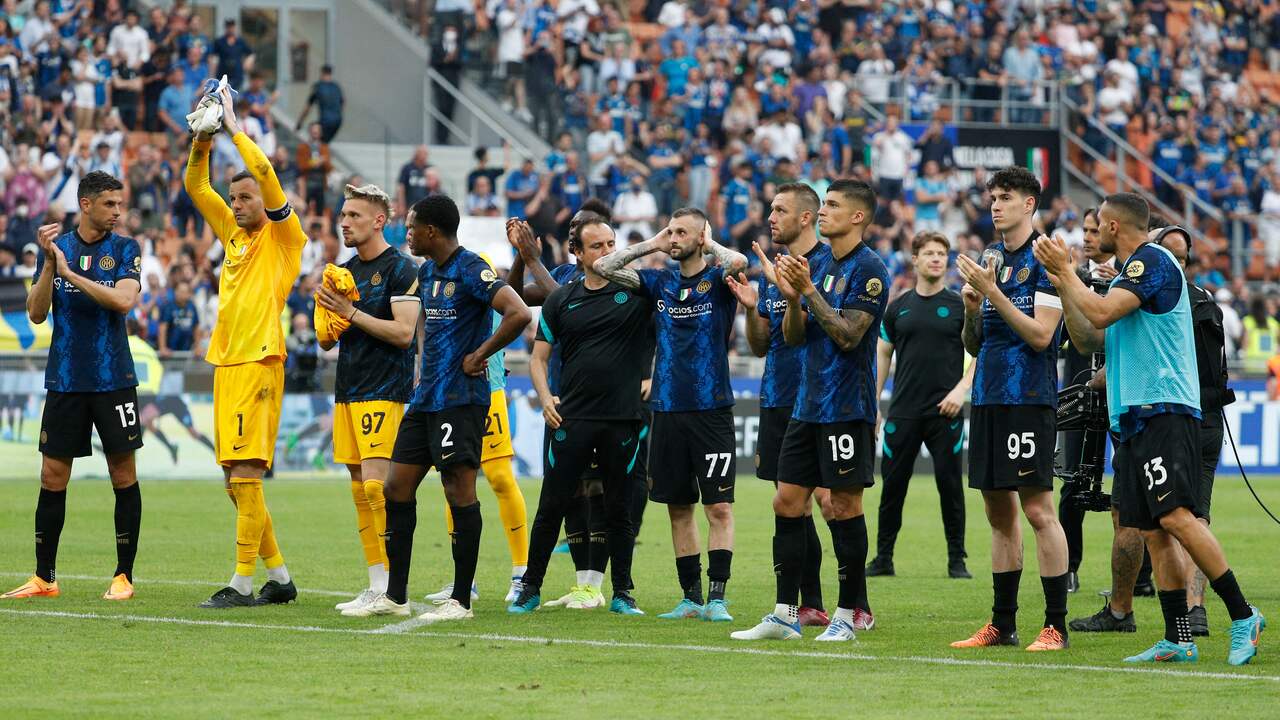 Teleurstelling bij de spelers van Internazionale na het mislopen van de titel.