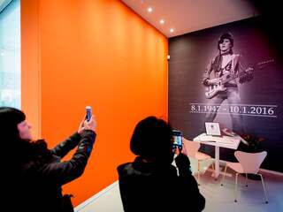 Groninger Museum veilt spandoeken van Bowie-expositie