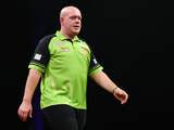 Van Gerwen komt tekort tegen Clayton en is direct klaar op Premier League-avond