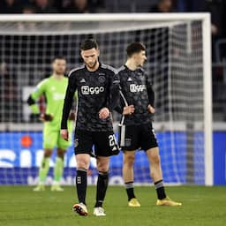 Ajax verliest ondanks verdedigende opstelling kansloos van concurrent AZ