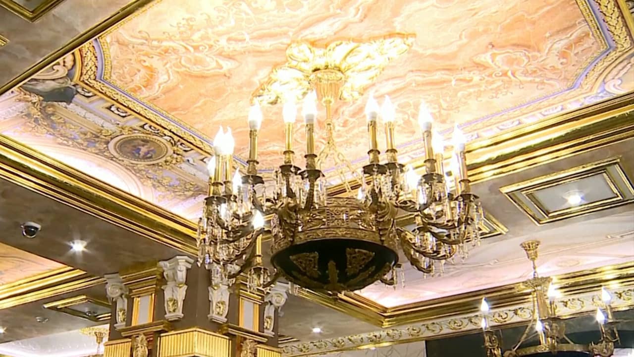 Russische school krijgt interieur van Versailles na make-over