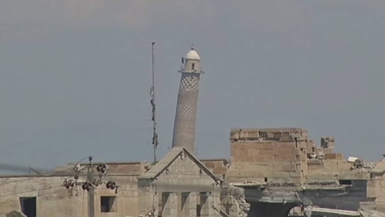 Beeld uit video: IS verwoest moskee Mosul waar kalifaat werd uitgeroepen