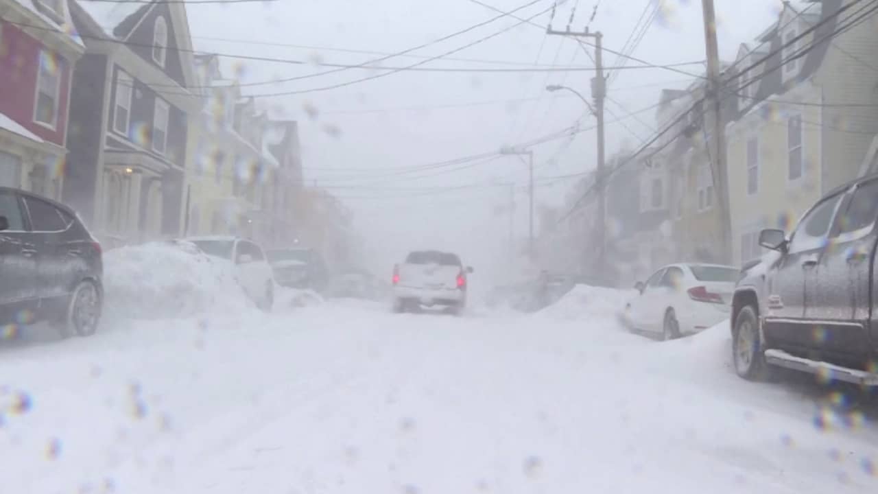 Sneeuwstorm legt openbaar leven in Canadese provincie plat
