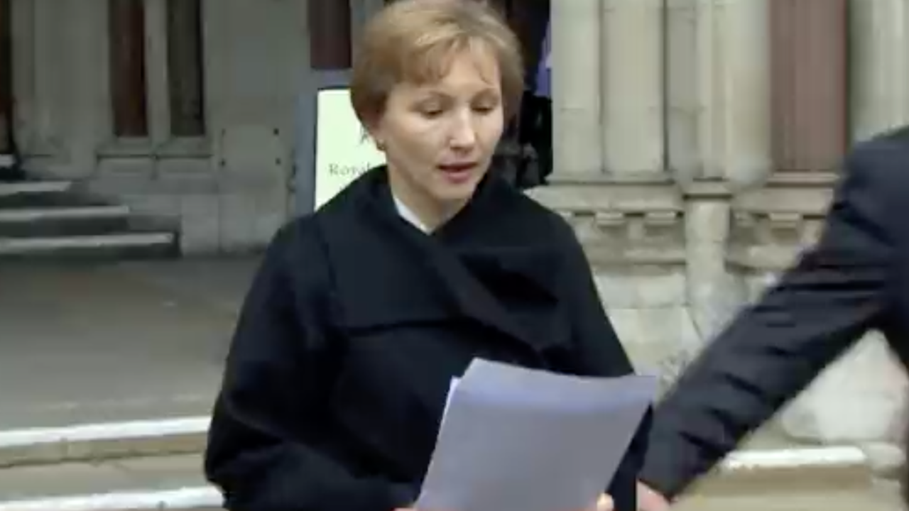 Beeld uit video: Weduwe Litvinenko reageert op 'doelbewuste vergiftiging' van haar man