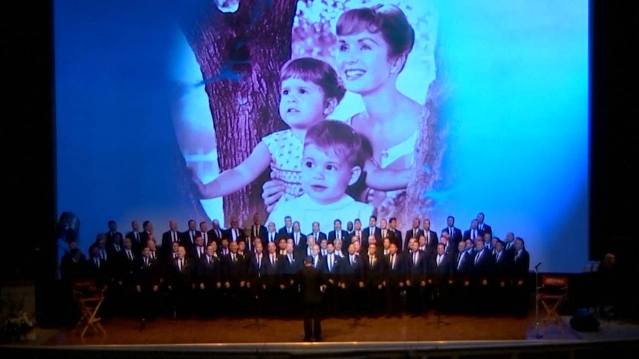 Beeld uit video: Famillie, vrienden en fans herdenken Debbie Reynolds en Carrie Fisher