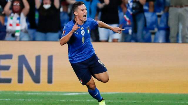 Giacomo Raspadori luisterde zijn basisdebuut voor Italië op met een doelpunt.