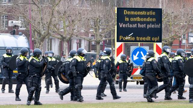 De politie moest weer ingrijpen op het Museumplein.