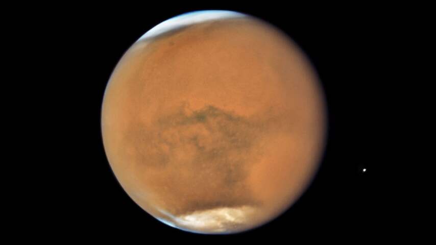 Planeet Mars staat dinsdagavond dichtste bij aarde sinds 2003