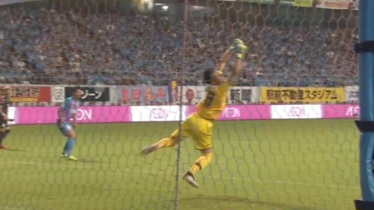 Beeld uit video: Iniesta leidt goal Vissel Kobe in met wonderschone voorassist