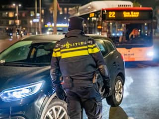 Politie deelt 54 bekeuringen uit bij controles in Feijenoord