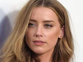 'Amber Heard brengt veel tijd door met miljardair'