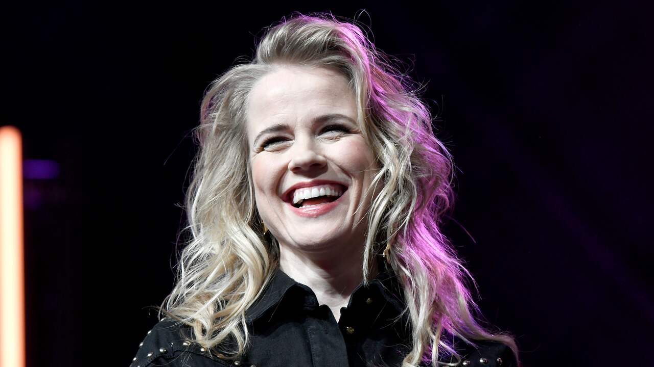 Ilse DeLange receives Buma Award for contribution to Dutch music industry |  NOW